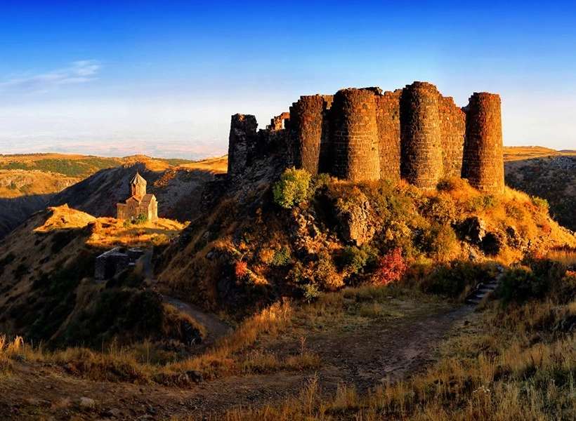 Тур на гору Арагац, крепость Амберд и Касахское ущелье | Барев Армения Тур
