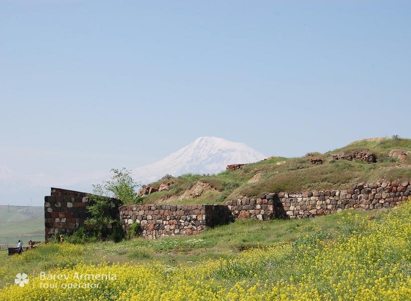 Крепость эребуни фото